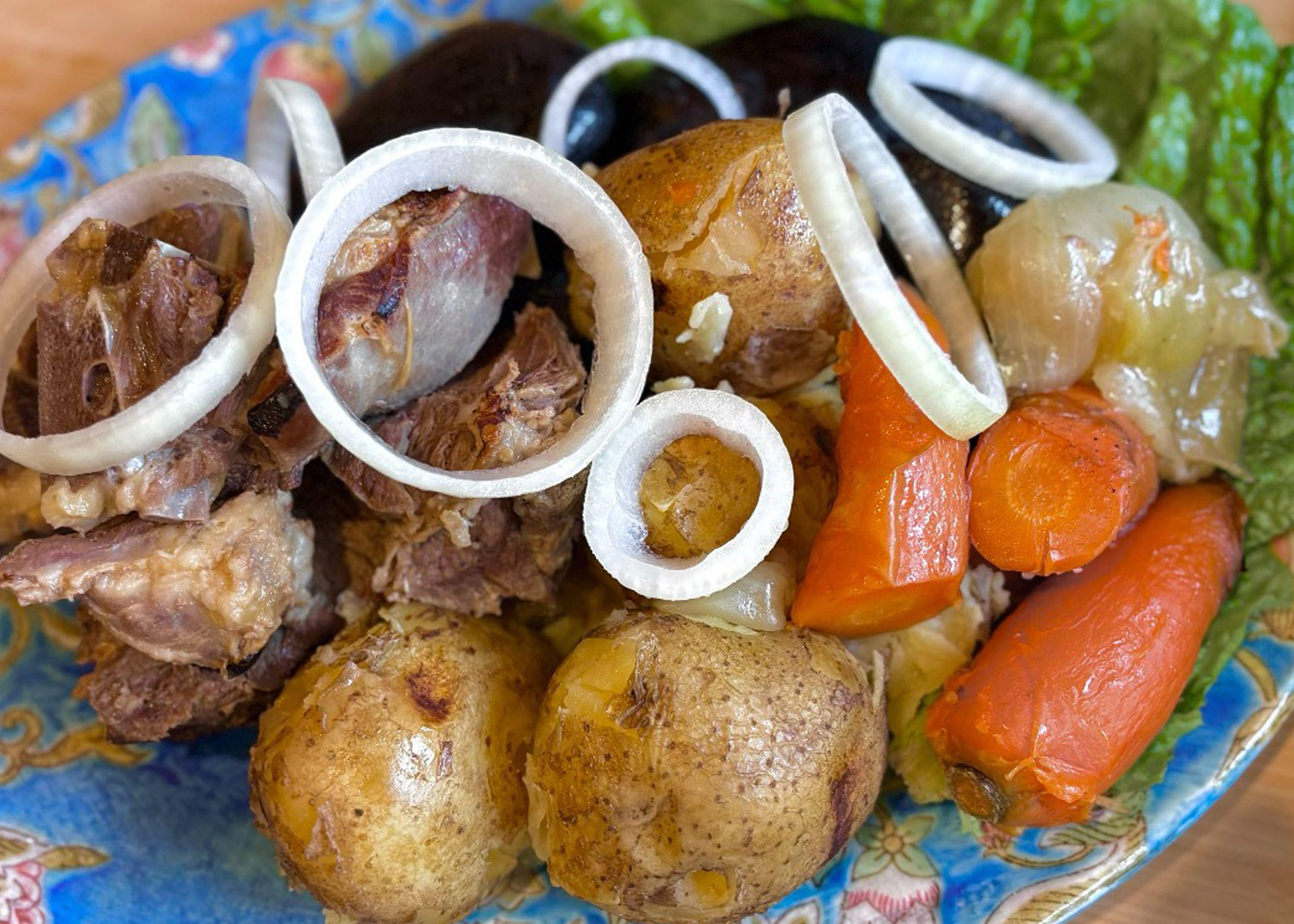 モンゴルの石焼き羊肉ホルホグ（要予約）