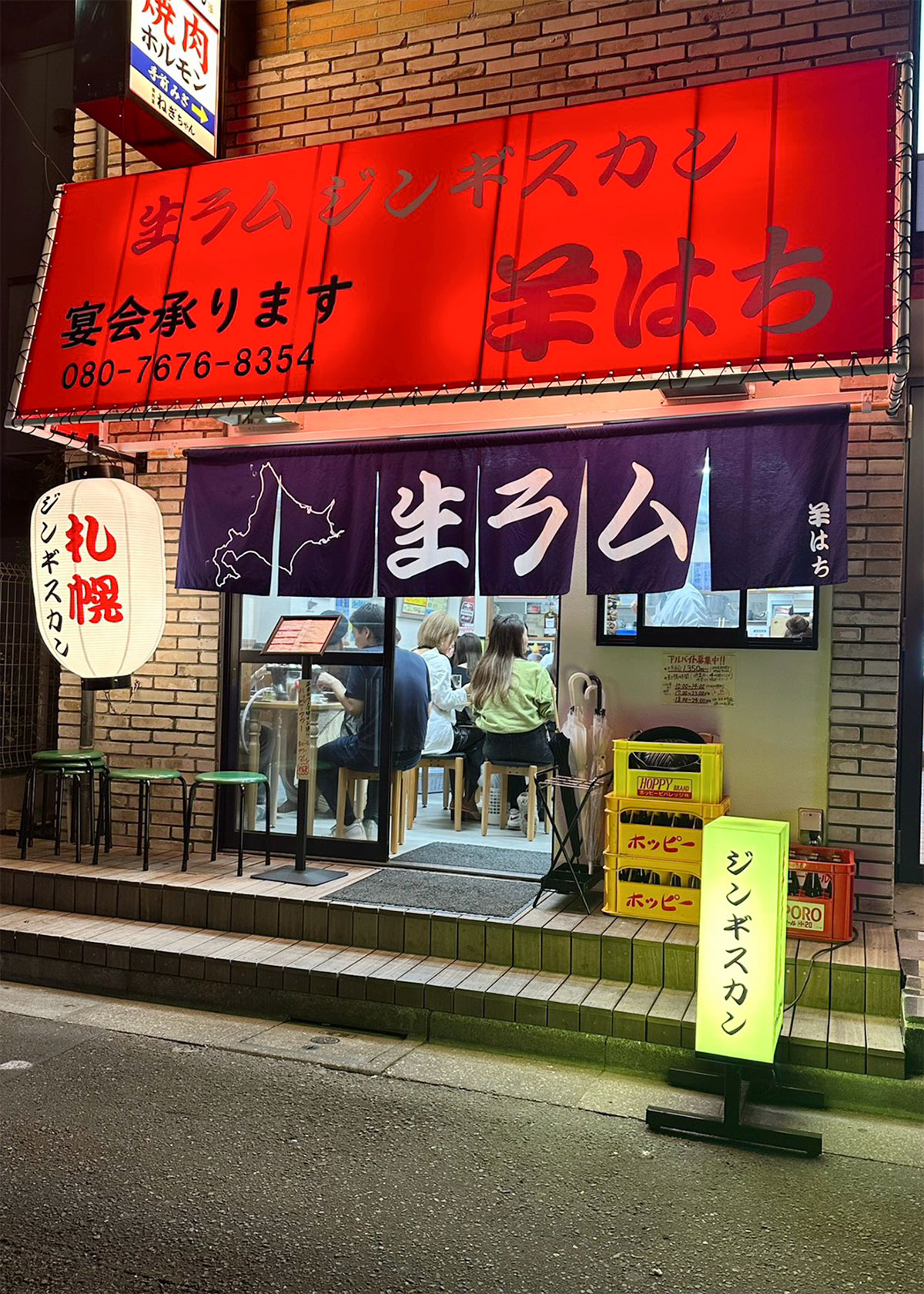 親しみやすい店構えが特徴。これぞ、オールドサッポロスタイル。